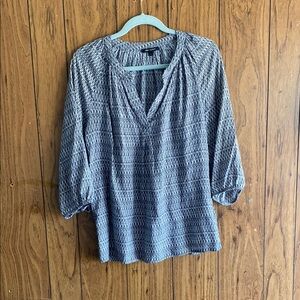 Anne Carson Blue and White 3/4 Sleeve Fitted Blouse